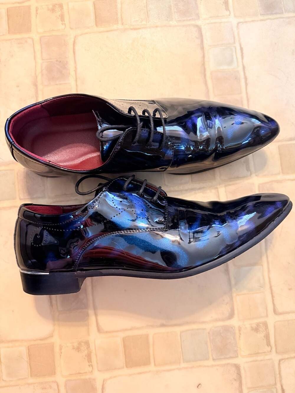 Carrucci Men's Patterned Patent Leather Pointed Toe Oxford Dress Shoes